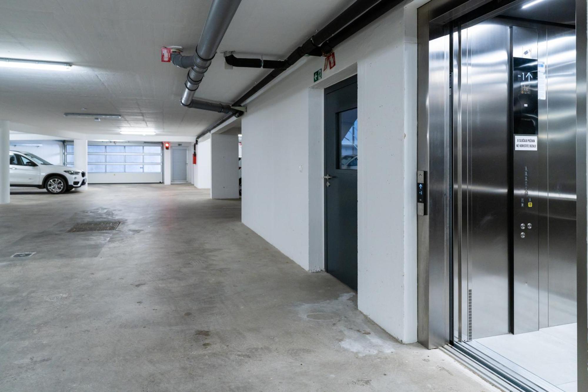 Tres Fenestras Zadar - Private Parking Apartamento Exterior foto